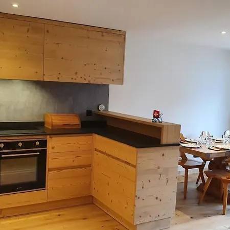 아파트 Mit Blick Auf Berge By Interhome